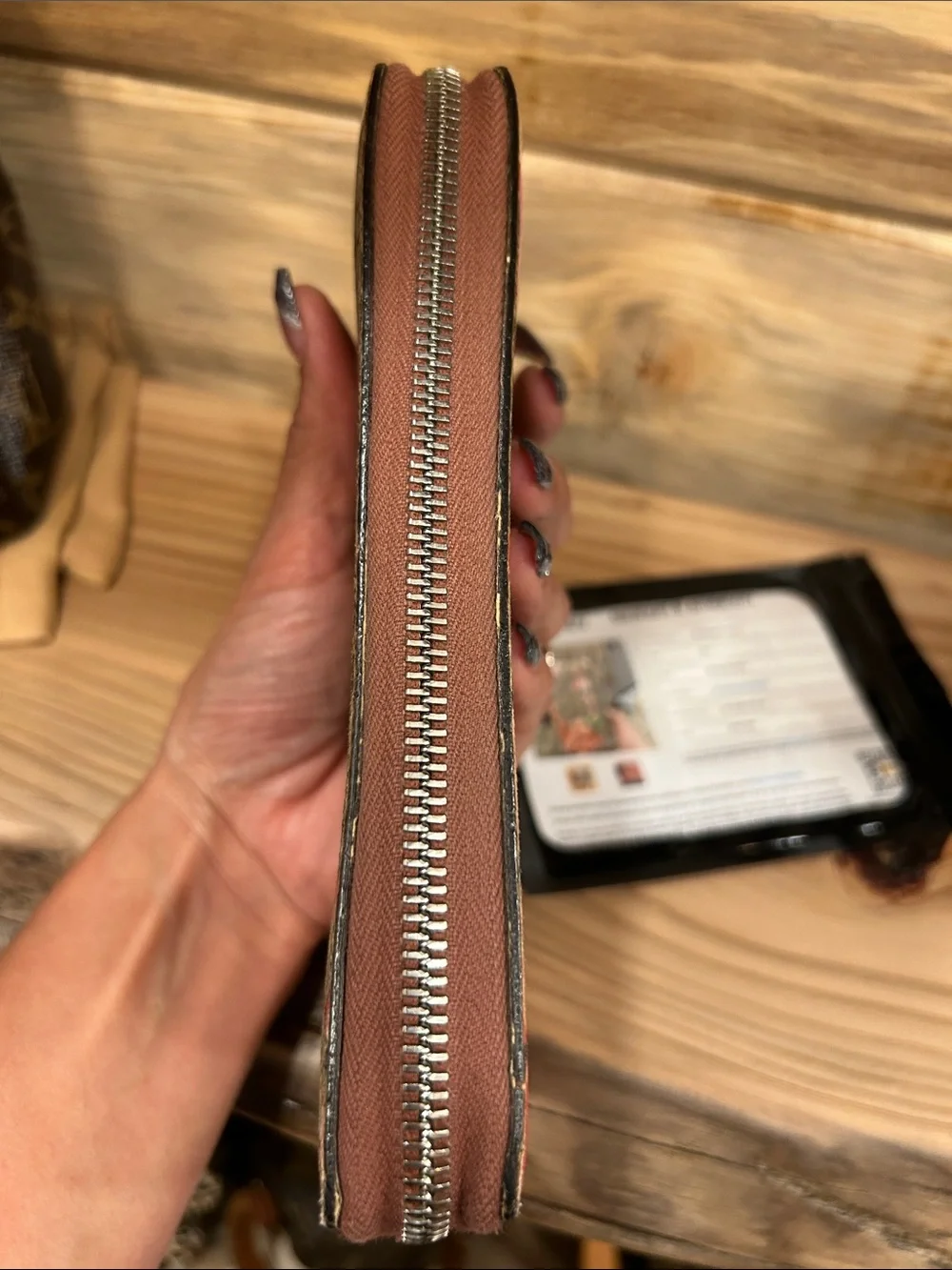 Gucci zip around